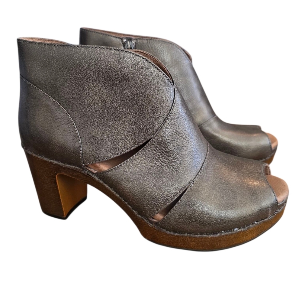 NEW! Dansko Women's Delphina Heel Sandal Size 40  NWOB